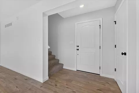 Entry Way - 507 Mountain View Dr, Wright City, MO 63390 photo 3 of 5