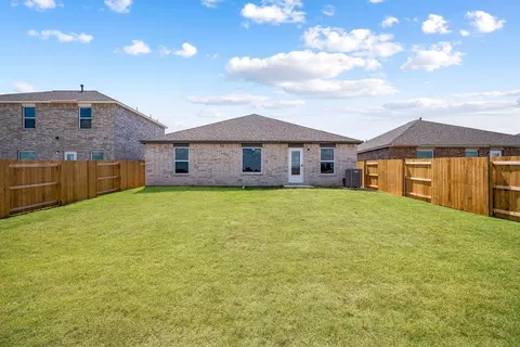 Exterior - 709 Ashleigh Dr, Tuttle, OK 73089 photo 2 of 12