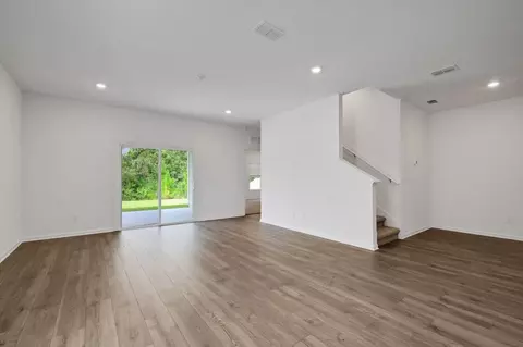 Living - 537 Barbosa Trl, Saint Augustine, FL 32095 photo 6 of 9