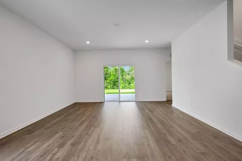 Living - 537 Barbosa Trl, Saint Augustine, FL 32095 photo 7 of 9