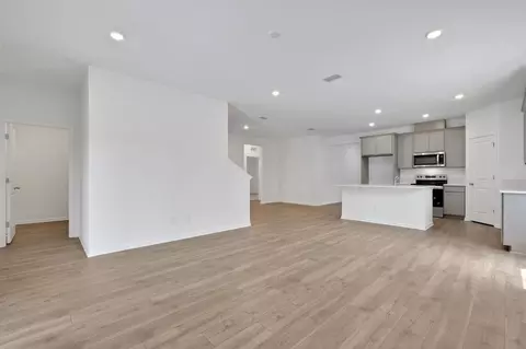 Living - 537 Barbosa Trl, Saint Augustine, FL 32095 photo 5 of 9