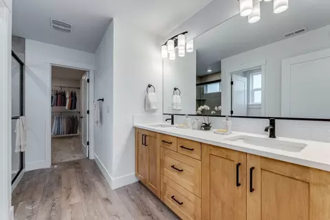 Bath - 3120 NE Boulder Crk, Bend, OR 97701 photo 1 of 1