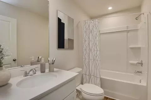 Bath - 277 Sparrow St, Thomson, GA 30824 photo 2 of 2