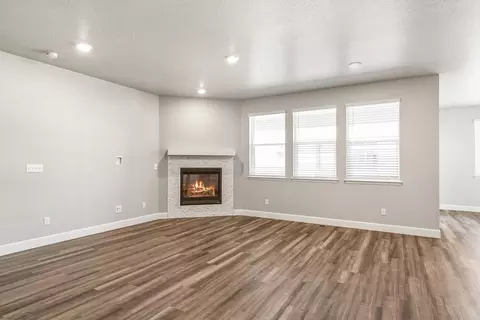 Living - 957 Andrews Crest Dr, Berthoud, CO 80513 photo 2 of 4