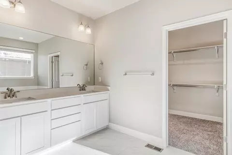 Bath - 957 Andrews Crest Dr, Berthoud, CO 80513 photo 2 of 3
