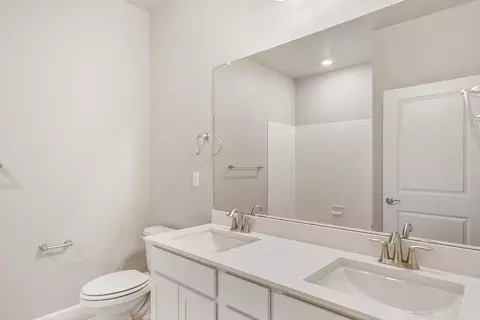 Bath - 957 Andrews Crest Dr, Berthoud, CO 80513 photo 3 of 3