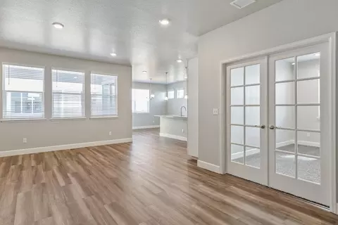 Living - 957 Andrews Crest Dr, Berthoud, CO 80513 photo 3 of 4