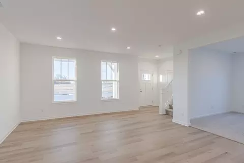 Living - 2886 Evergreen Ave, Plainfield, IN 46168 photo 3 of 9