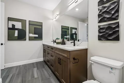 Bath - 8913 Deep Horizon Loop, Parrish, FL 34219 photo 3 of 4