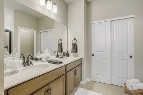 Bath - 163 Buckwheat Ln, Berthoud, CO 80513 photo 2 of 7