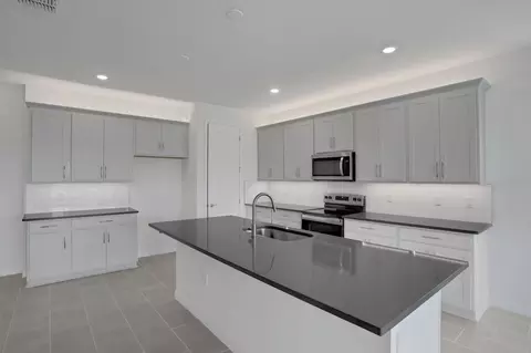 Kitchen - 7823 Glen Lily Pl, Parrish, FL 34219 photo 2 of 5