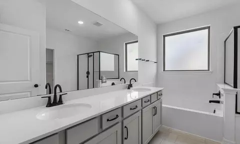 Bath - 7519 Jade Crest Dr, Angleton, TX 77515 photo 1 of 2