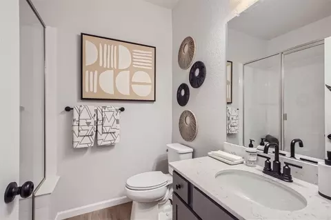 Bath - 883 Mesic Ln, Windsor, CO 80550 photo 2 of 3