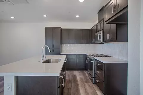 Kitchen - 6762 Quantum Loop, San Jose, CA 95119 photo 5 of 17