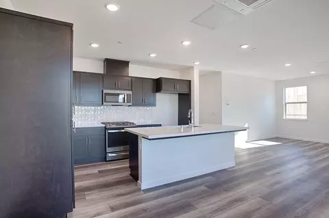 Kitchen - 6762 Quantum Loop, San Jose, CA 95119 photo 6 of 17