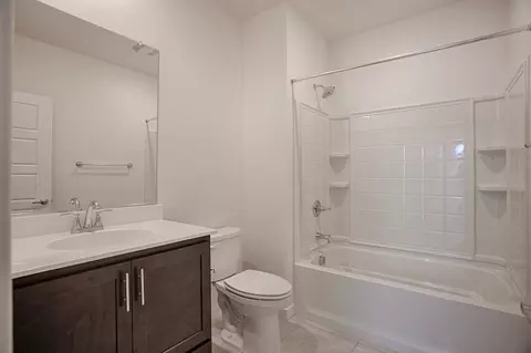 Bath - 6762 Quantum Loop, San Jose, CA 95119 photo 1 of 21