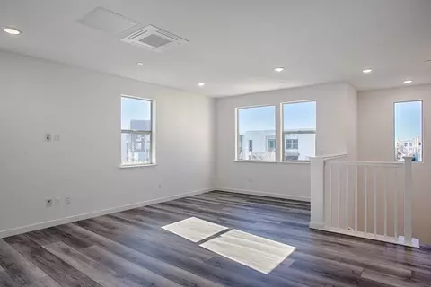 Living - 6762 Quantum Loop, San Jose, CA 95119 photo 2 of 11
