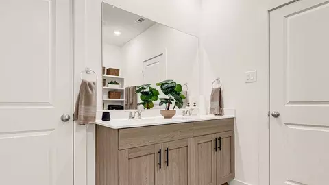 Bath - 2610 Ranch View Ct, Rosenberg, TX 77471 photo 9 of 10