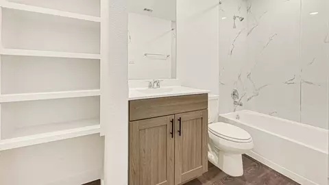 Bath - 2610 Ranch View Ct, Rosenberg, TX 77471 photo 5 of 10