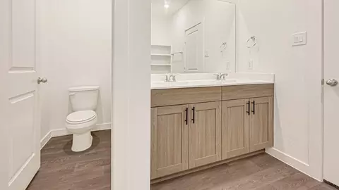 Bath - 2610 Ranch View Ct, Rosenberg, TX 77471 photo 2 of 10