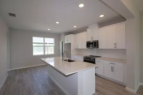Kitchen - 1425 Hyde St, Saint Cloud, FL 34771 photo 6 of 10