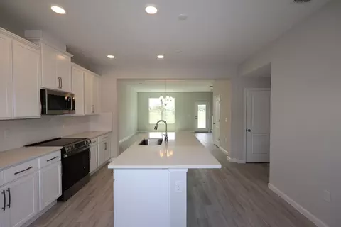 Kitchen - 1425 Hyde St, Saint Cloud, FL 34771 photo 8 of 10
