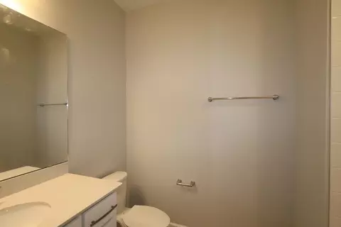 Bath - 1425 Hyde St, Saint Cloud, FL 34771 photo 3 of 4