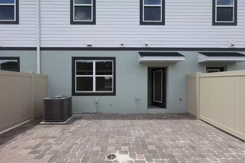 Exterior - 1425 Hyde St, Saint Cloud, FL 34771 photo 4 of 9