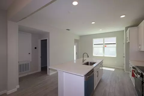 Kitchen - 1425 Hyde St, Saint Cloud, FL 34771 photo 4 of 10