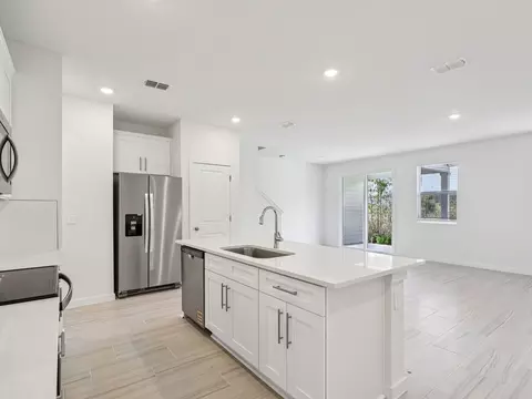 Kitchen - 39 Rangeline Dr, Saint Augustine, FL 32092 photo 2 of 3