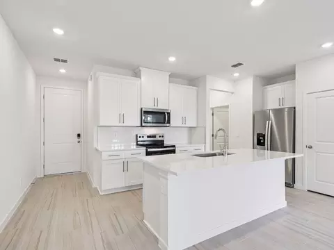 Kitchen - 39 Rangeline Dr, Saint Augustine, FL 32092 photo 1 of 3