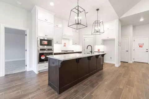 Kitchen - 2920 E Northampton St, Broken Arrow, OK 74014 photo 14 of 15
