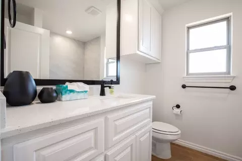 Bath - 2920 E Northampton St, Broken Arrow, OK 74014 photo 4 of 13