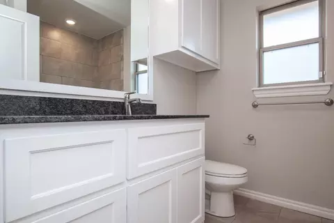 Bath - 2920 E Northampton St, Broken Arrow, OK 74014 photo 7 of 13