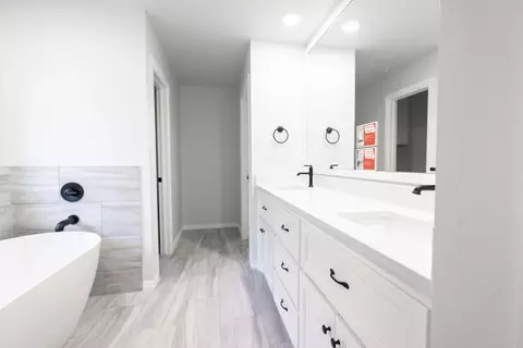 Bath - 2920 E Northampton St, Broken Arrow, OK 74014 photo 9 of 13