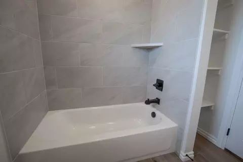 Bath - 2920 E Northampton St, Broken Arrow, OK 74014 photo 3 of 13