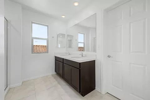 Bath - 8047 W Berkeley Rd, Phoenix, AZ 85035 photo 1 of 2