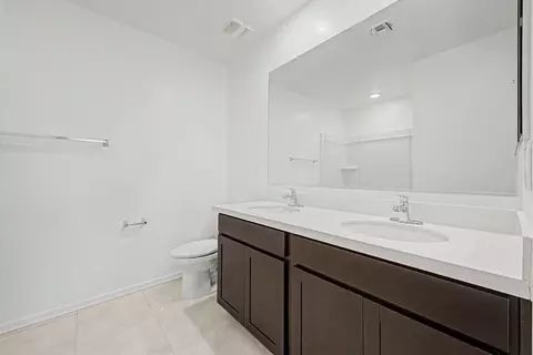 Bath - 8047 W Berkeley Rd, Phoenix, AZ 85035 photo 2 of 2