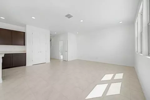 Living - 8047 W Berkeley Rd, Phoenix, AZ 85035 photo 1 of 2