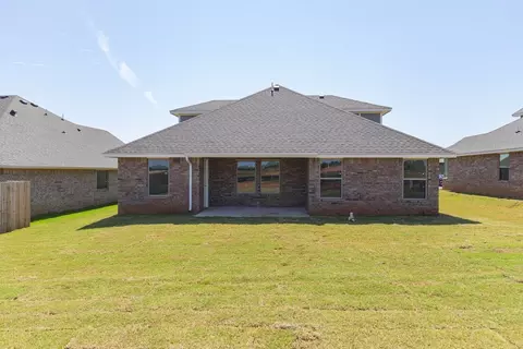 Exterior - 2800 Heather Hvn, Moore, OK 73160 photo 17 of 26