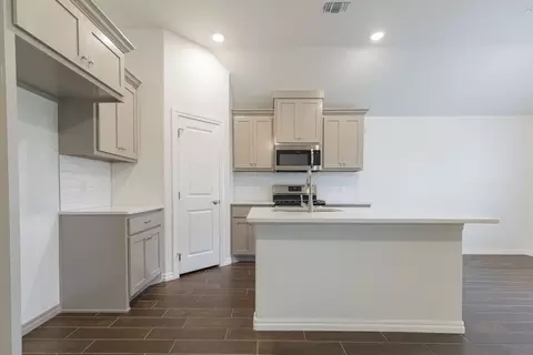 Kitchen - 2800 Heather Hvn, Moore, OK 73160 photo 2 of 13