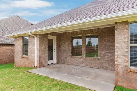 Exterior - 2800 Heather Hvn, Moore, OK 73160 photo 18 of 26