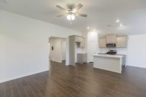 Living - 2800 Heather Hvn, Moore, OK 73160 photo 2 of 7