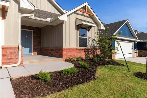 Exterior - 2800 Heather Hvn, Moore, OK 73160 photo 13 of 26