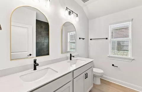 Bath - 116 Elm View Dr, Georgetown, TX 78628 photo 4 of 5