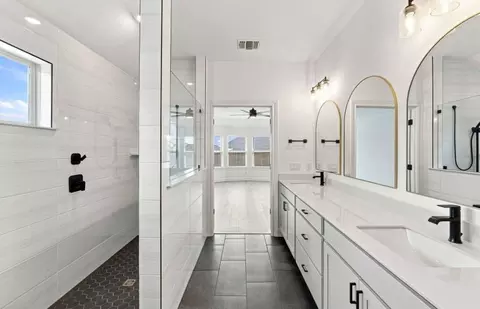 Bath - 116 Elm View Dr, Georgetown, TX 78628 photo 1 of 5