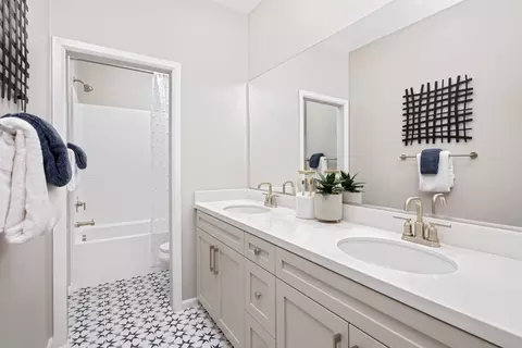 Bath - 31195 Ferguson Ct, Winchester, CA 92596 photo 2 of 2