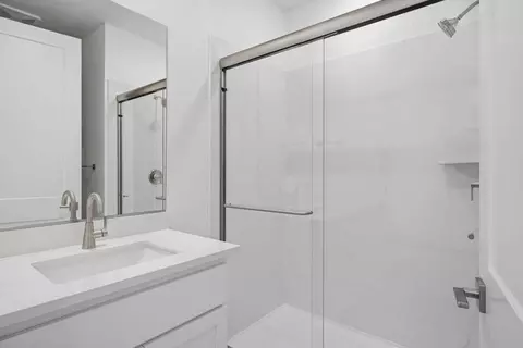 Bath - 4938 Larkfield St, Dublin, CA 94568 photo 3 of 4