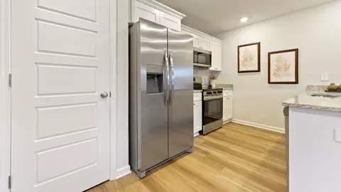 Kitchen - 29 Monarch Dr, Lucedale, MS 39452 photo 2 of 4