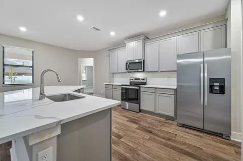 Kitchen - 808 Gen D Macarthur Ave, Labelle, FL 33935 photo 2 of 4